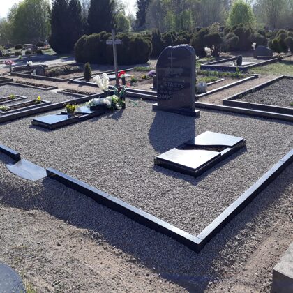 Kapu pieminekļi Liepājā, kapu labiekārtošana - kopiņas un apmales