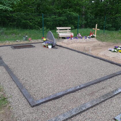 Kapu pieminekļi Liepājā, kapu labiekārtošana - kopiņas un apmales