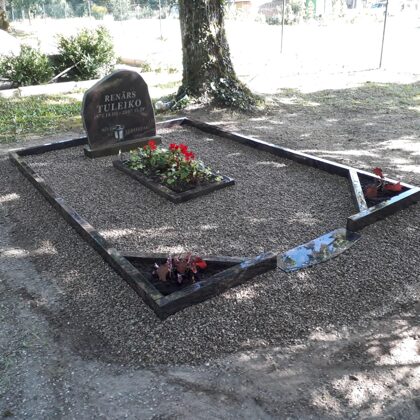 Kapu pieminekļi Liepājā, kapu labiekārtošana - kopiņas un apmales