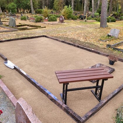 Kapu pieminekļi Liepājā, kapu labiekārtošana - kopiņas un apmales