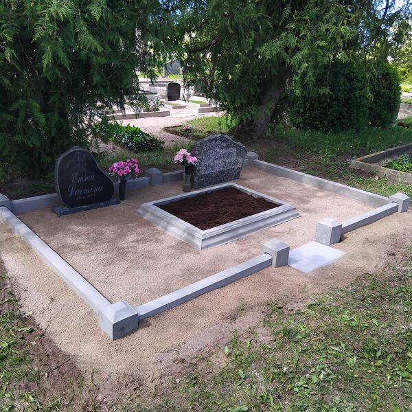 Kapu pieminekļi Liepājā, kapu labiekārtošana - kopiņas un apmales