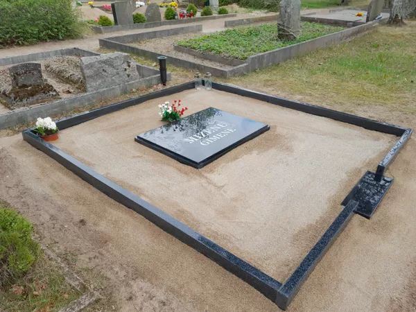 Kapu pieminekļi Liepājā, kapu labiekārtošana - kopiņas un apmales