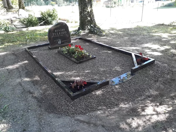 Kapu pieminekļi Liepājā, kapu labiekārtošana - kopiņas un apmales
