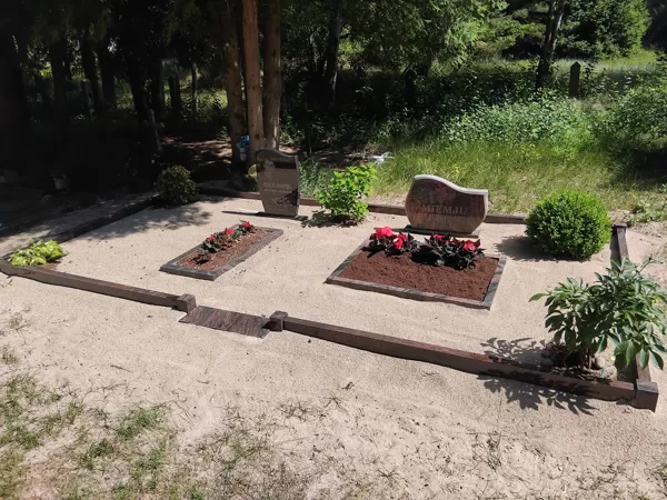 Kapu pieminekļi Liepājā, kapu labiekārtošana - kopiņas un apmales