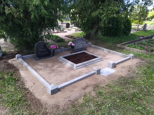 Kapu pieminekļi Liepājā, kapu labiekārtošana - kopiņas un apmales