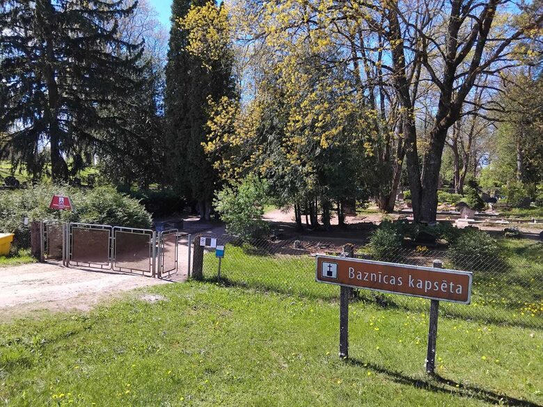 Baznīcas kapsēta, Skrunda, Kuldīgas novads, kapu labiekārtošana, pieminekļi, apmalītes SIA G.K.Service