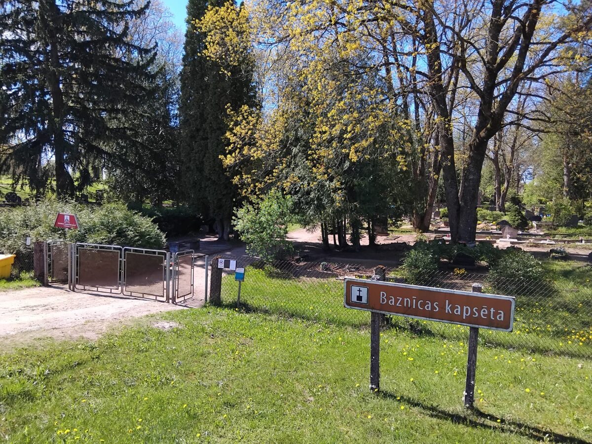 Baznīcas kapsēta, Skrunda, Kuldīgas novads, SIA G.K.Service kapu labiekārtošana, pieminekļi, apmalītes, kapu serviss